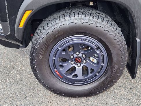 Used 2025 Nissan Frontier PRO-4X image 9