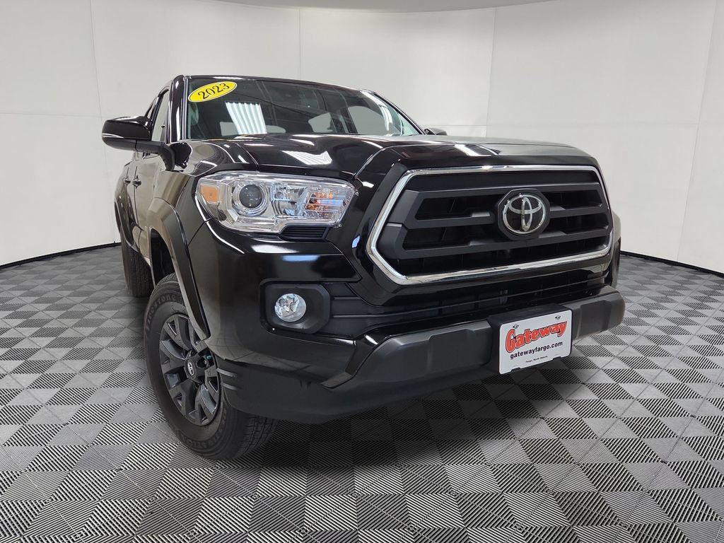 Used 2023 Toyota Tacoma SR5 AWD/4WD image 2