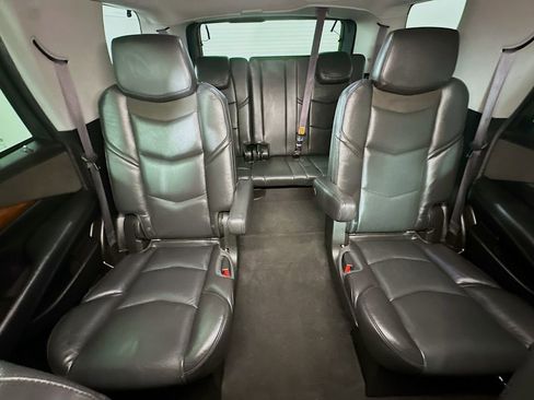 Used 2017 Cadillac Escalade 2WD image 13