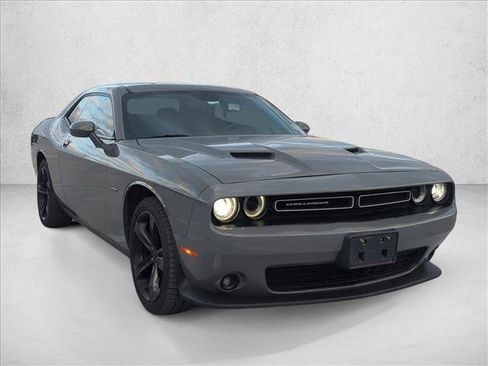 Used 2018 Dodge Challenger R/T w/ Driver Convenience Group image 4