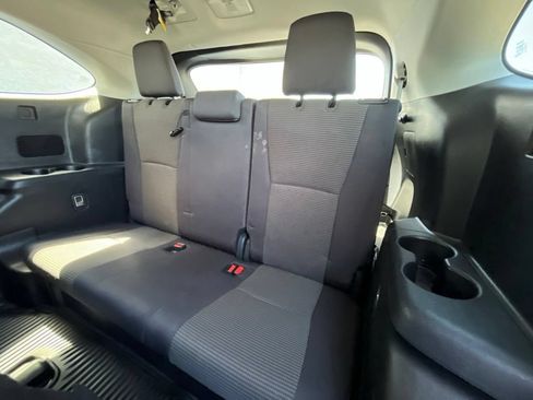 Used 2024 Toyota Highlander LE AWD/4WD image 24