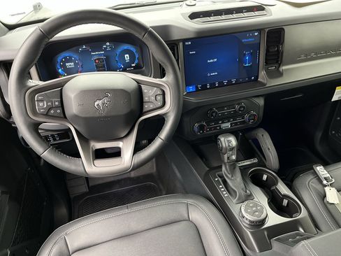 New 2025 Ford Bronco Badlands image 12