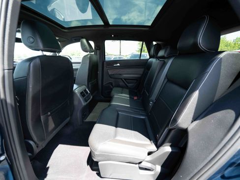 Used 2021 Volkswagen Atlas Cross Sport SE w/ Panoramic Sunroof Package FWD image 23