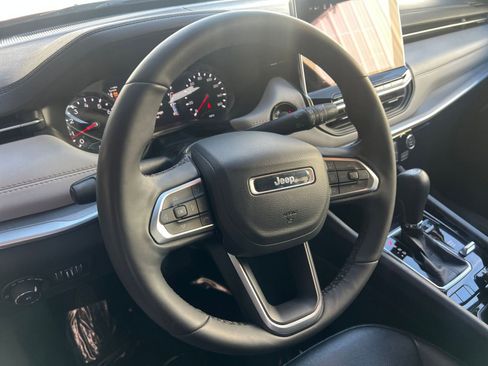 Used 2025 Jeep Compass Limited image 28