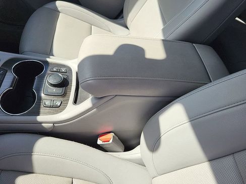 Used 2023 GMC Acadia SLT image 21