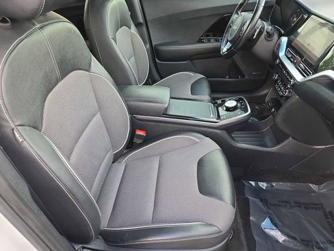Used 2022 Kia Niro EX image 18