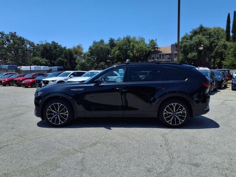 Certified 2025 MAZDA CX-70 Plug-In Hybrid w/ Premium Pkg image 4