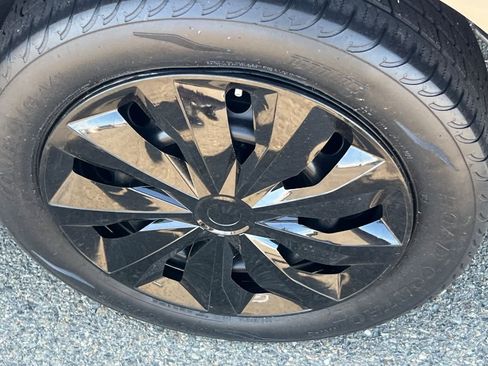 Used 2015 Toyota Corolla LE FWD image 22
