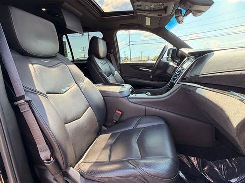 Used 2017 Cadillac Escalade Platinum AWD/4WD image 39