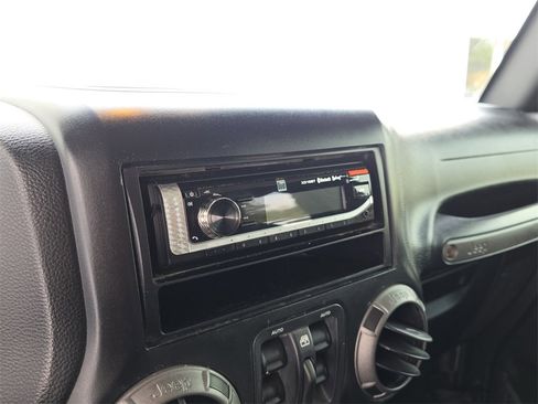 Used 2017 Jeep Wrangler Unlimited Sport w/ Quick Order Package 24S image 20