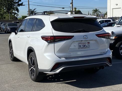 Used 2022 Toyota Highlander XSE AWD/4WD image 4