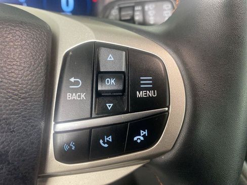 Used 2025 Ford Explorer Active AWD/4WD image 9
