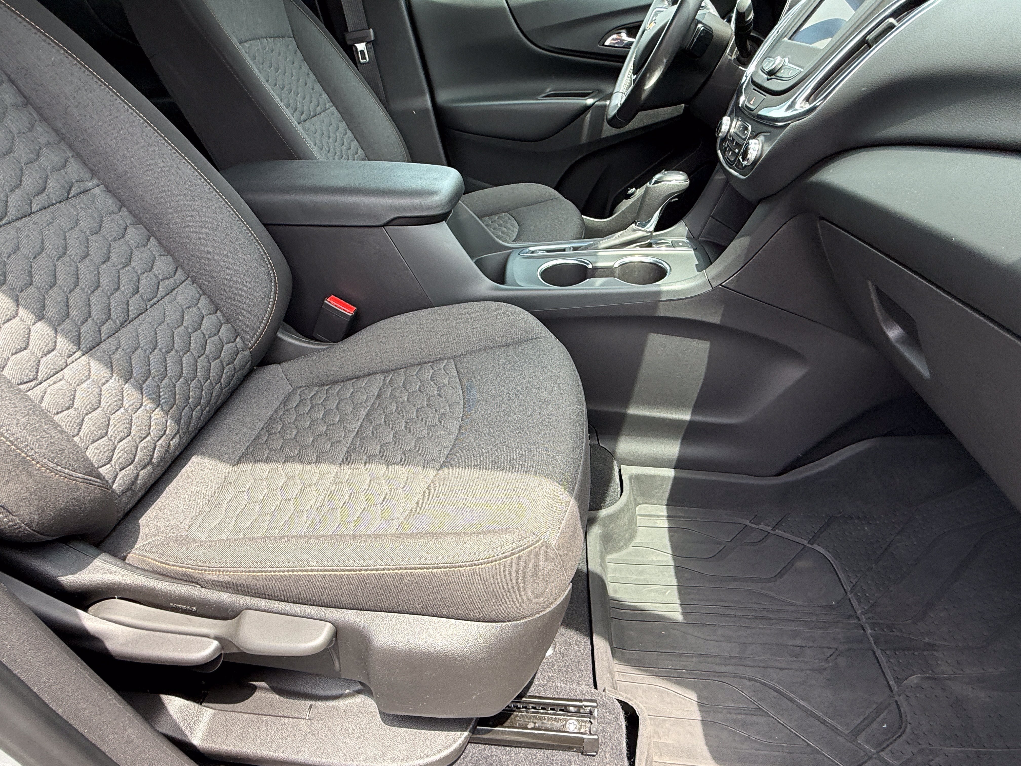 Used 2021 Chevrolet Equinox LT AWD/4WD image 17