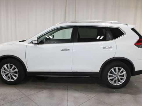 Used 2017 Nissan Rogue SV FWD image 6