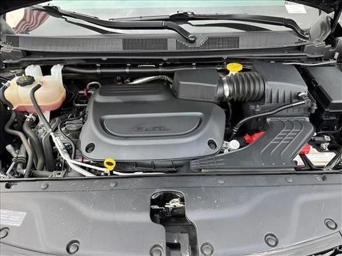 Used 2023 Chrysler Pacifica Touring-L FWD image 14