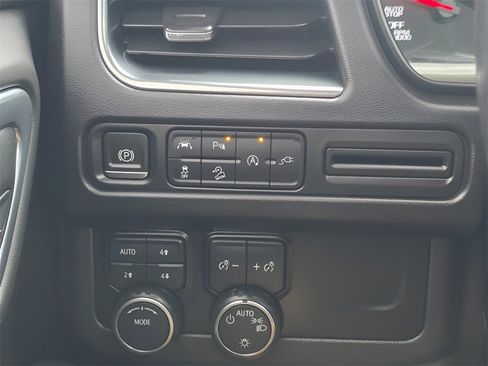 Used 2021 Chevrolet Tahoe Z71 w/ Luxury Package image 29