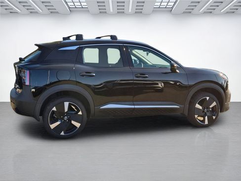 New 2026 Nissan Kicks SR w/ Cold Weather Package FWD image 3