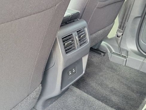 Used 2025 Nissan Rogue SV AWD/4WD image 19