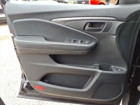 Used 2025 Honda Ridgeline Sport image 31