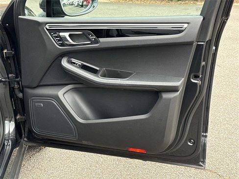 Used 2017 Porsche Macan image 8