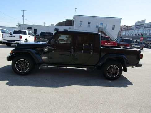 Used 2023 Jeep Gladiator Overland AWD/4WD image 6