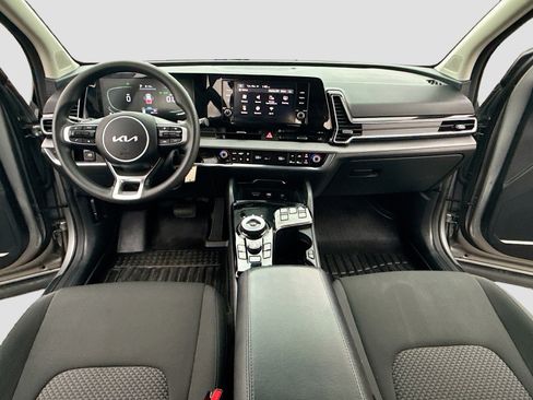 Used 2023 Kia Sportage LX image 3