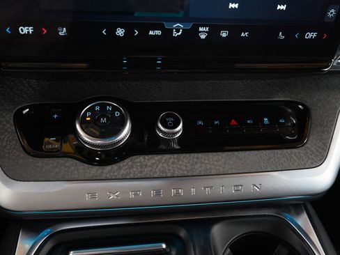 Used 2025 Ford Expedition Tremor AWD/4WD image 28