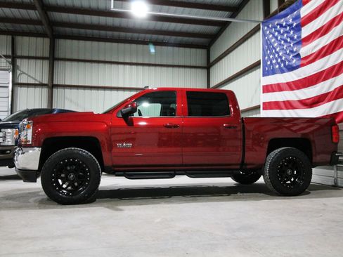 Used 2018 Chevrolet Silverado 1500 LT w/ Texas Edition image 6