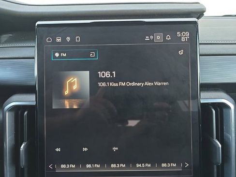 Used 2025 GMC Acadia Elevation image 8