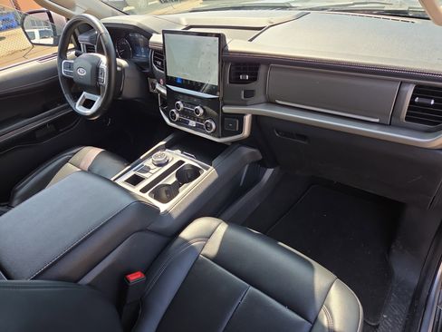 Certified 2024 Ford Expedition XLT RWD image 18