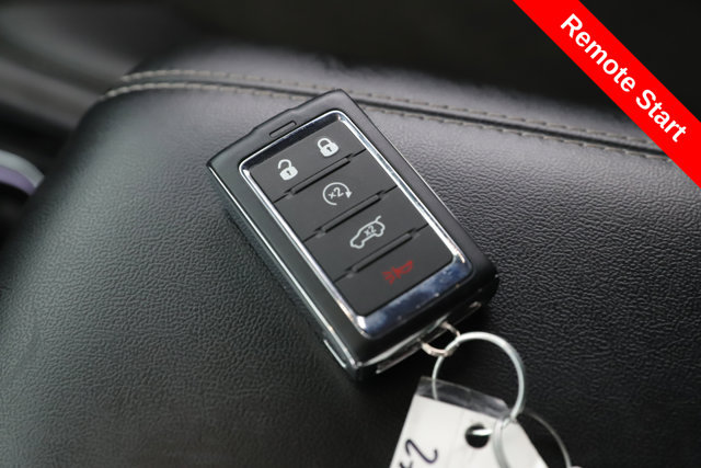 Used 2025 Jeep Grand Cherokee Altitude AWD/4WD image 3