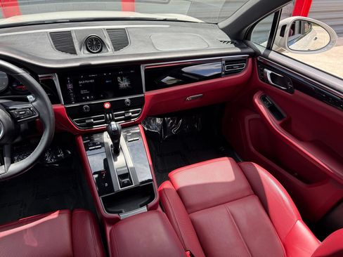 Used 2022 Porsche Macan S AWD/4WD image 40