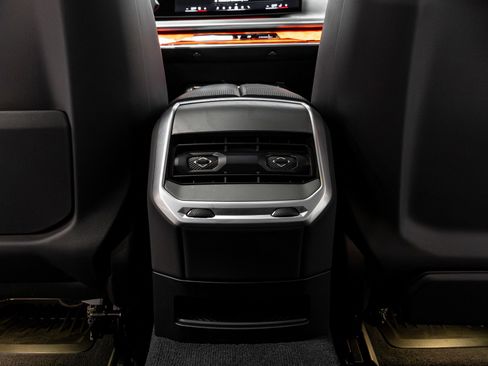 Used 2023 BMW 760i xDrive image 28