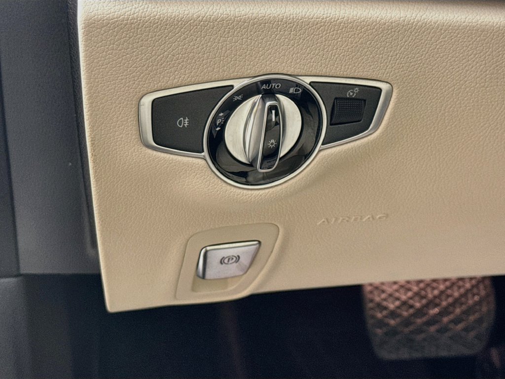 Used 2020 Mercedes-Benz E 350 4MATIC Sedan image 11