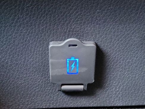 Used 2024 Toyota Camry SE image 14