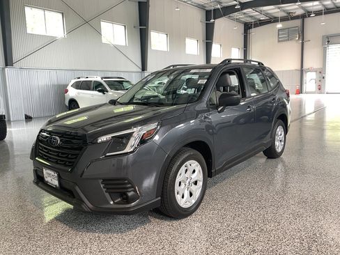 Used 2024 Subaru Forester AWD/4WD image 3