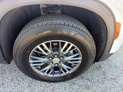 Used 2024 Chevrolet Traverse LT FWD image 20
