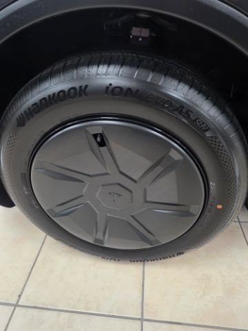 Used 2026 Tesla Model Y 2WD image 22