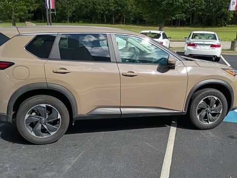 Used 2025 Nissan Rogue SV AWD/4WD image 7