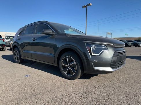 New 2025 Kia Niro EX image 2