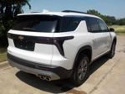 Used 2026 Chevrolet Traverse LT w/ Driver Confidence Package FWD image 8