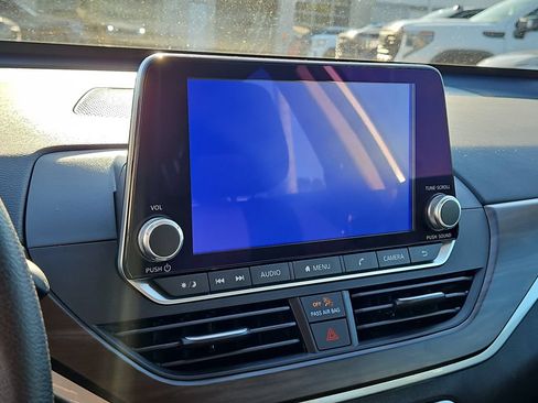 Used 2024 Nissan Altima 2.5 SV FWD image 27