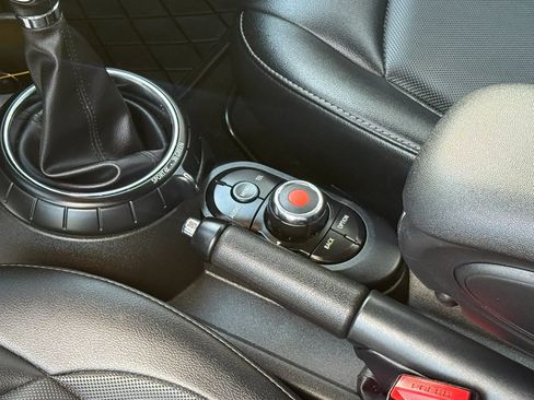 Used 2016 MINI Cooper 2-Door Hardtop image 16