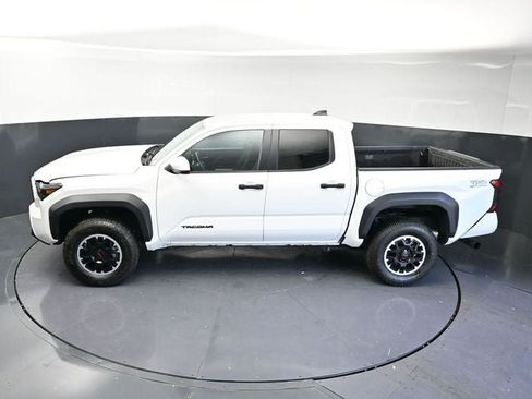 Used 2024 Toyota Tacoma TRD Off-Road AWD/4WD image 29