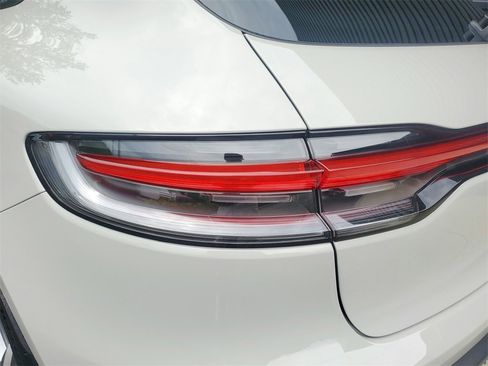 Used 2025 Porsche Macan image 26