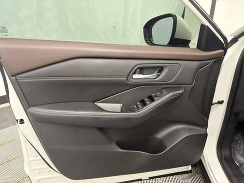 Used 2023 Nissan Rogue SV w/ SV Premium B Package FWD image 11