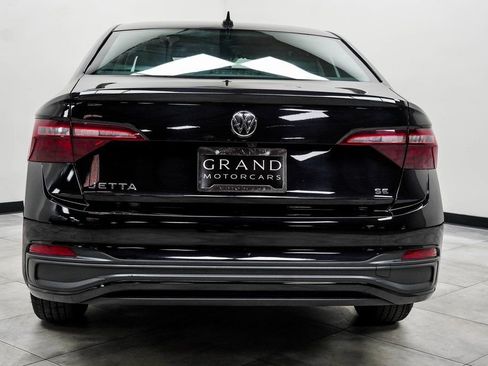 Used 2024 Volkswagen Jetta SE image 9