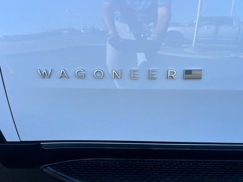 Used 2024 Jeep Wagoneer L Series II RWD image 20