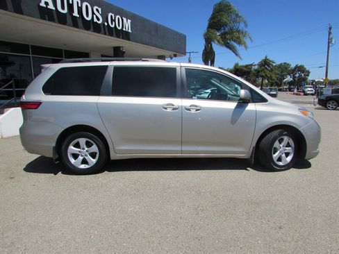 Used 2017 Toyota Sienna LE FWD image 8