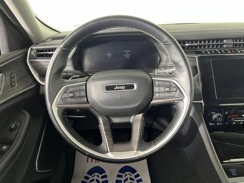Used 2022 Jeep Grand Cherokee Limited AWD/4WD image 19